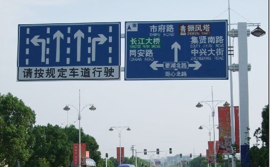雙橫臂矩形標志牌桿